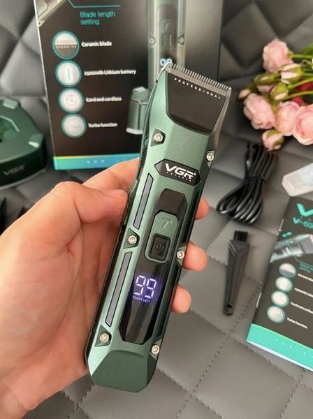 Бездротова машинка для стрижки VGR V-696 &mdash; тример для волосся, бороди та вусів, з підставкою АP-171 фото